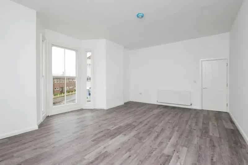 Sea View Two-Bedroom Flat Modern Coastal Living