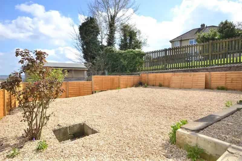 2 Bedroom Apartment Low Maintenance Garden Unrestricted Parking