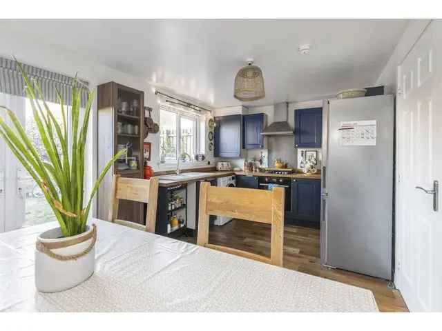 3 Bedroom End-Terraced House for Sale