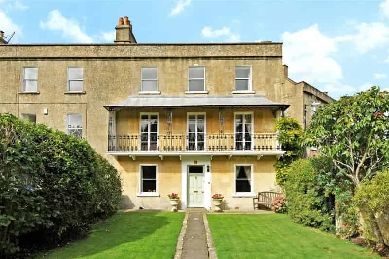 6 Bedroom Grade II Listed Terrace House For Sale