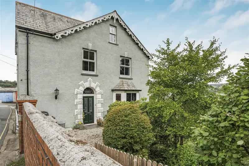 7 Bedroom Semi Detached House For Sale