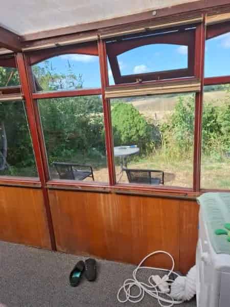 Parking Shower Room Fitted Kitchen Oven Hob Near Bus Stop
