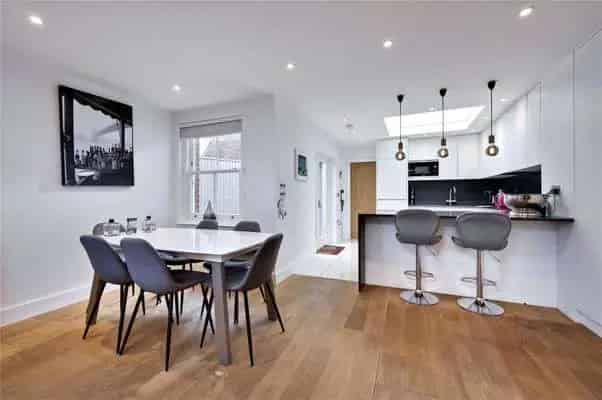 Extended Cottage Esher Surrey 3 Bedrooms Garden