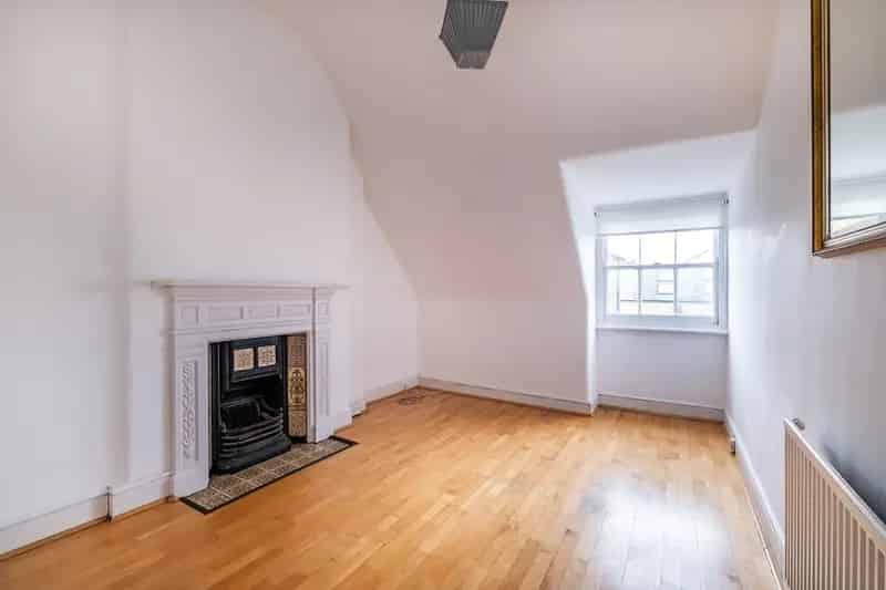 2 Bedroom Apartment to Rent Near Surbiton Station