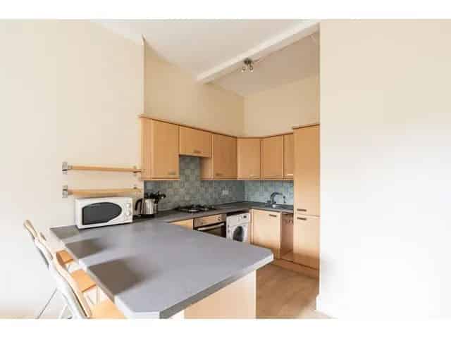 2 Bedroom Flat for Sale in Dalry Near Haymarket