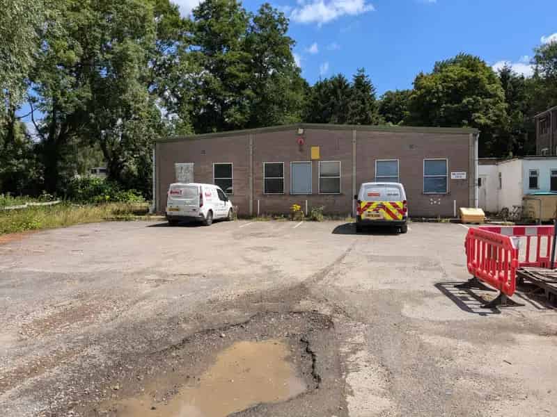 Light Industrial Unit For Lease - All Inclusive Rent
