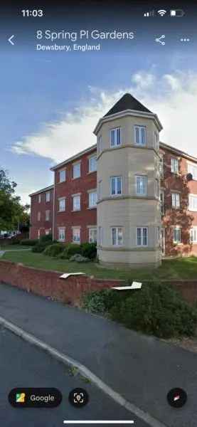 Flat For Rent in Kirklees, England