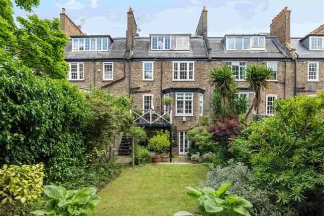 5 Double Bedroom Period Home with Garden Near Barons Court