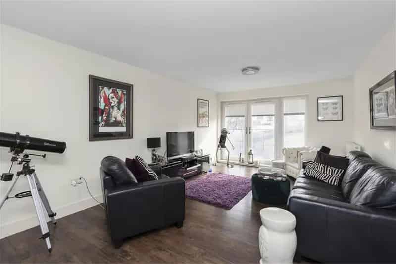 2 Bed Flat Corstorphine - Modern Open Plan Living