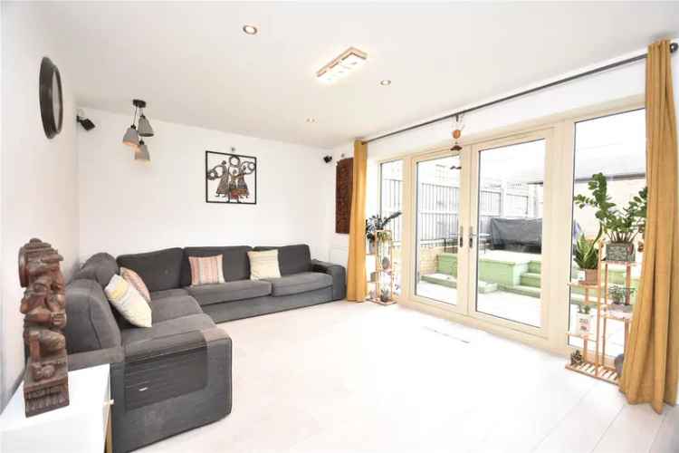 House For Sale in Leeds, England