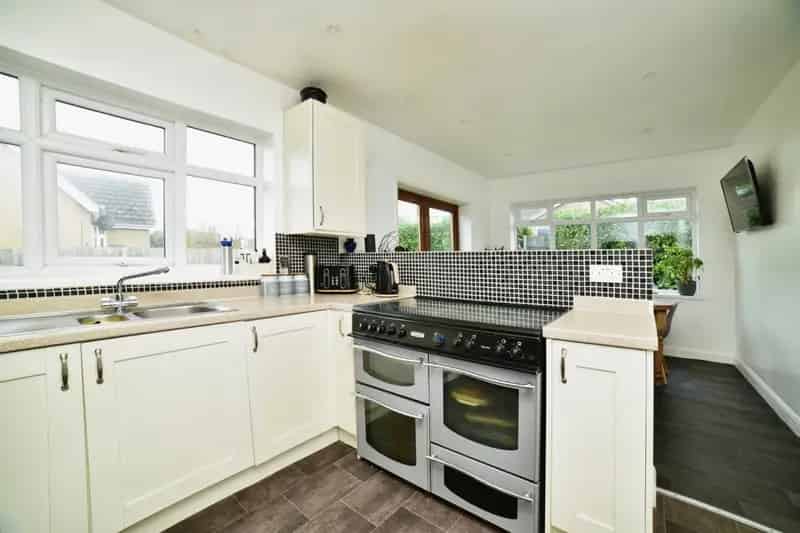 Spacious Bungalow with Stunning Views and Home Office