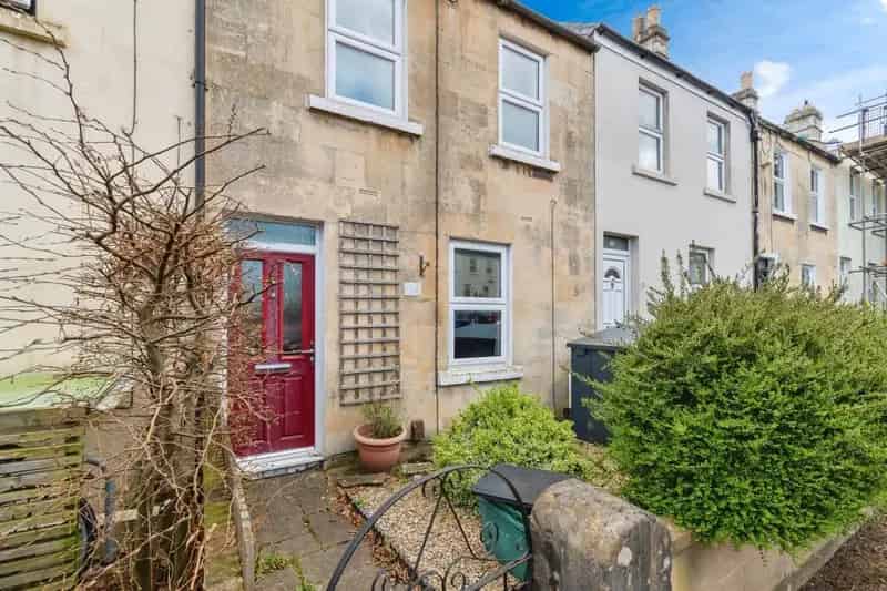 3 Bedroom Family Home Near Oldfield Station