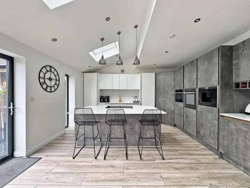 4 bed house for sale