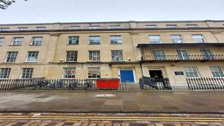 Commercial property For Rent in 5, Queen Square, Bristol, England