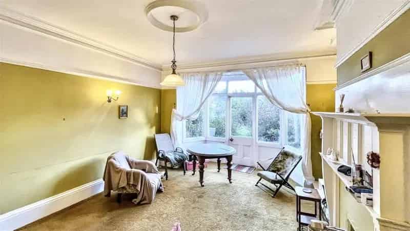 6 Bedroom Semi Detached House For Sale