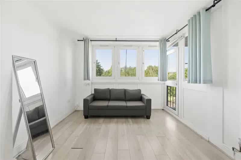 2 Bedroom Maisonette Near Stepney Green Station