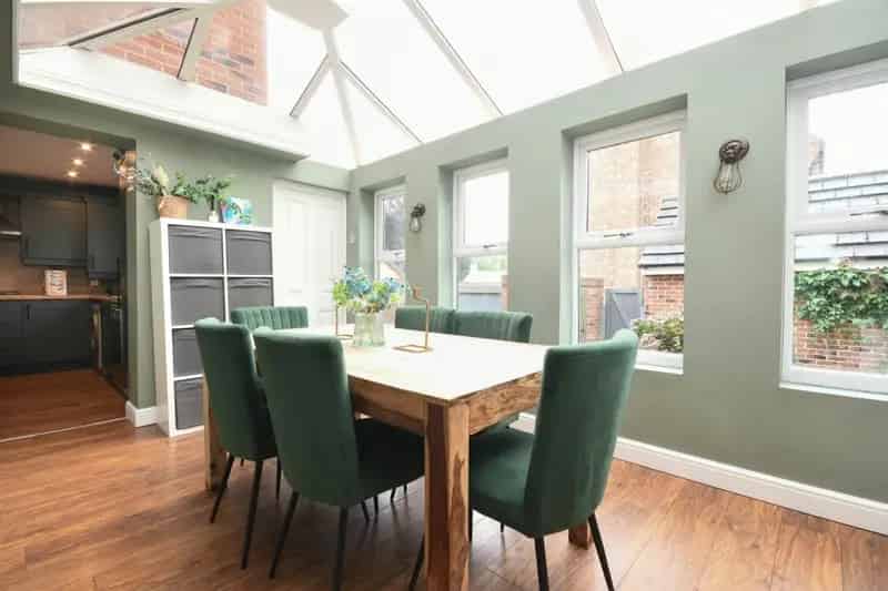 5 Bed 3 Bath Detached House With Garage