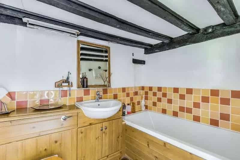 4 Bed Detached House for Sale in Aston