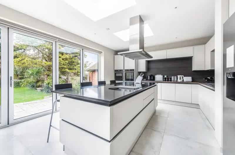 4 Bedroom Semi-Detached House for Sale Woodside Park