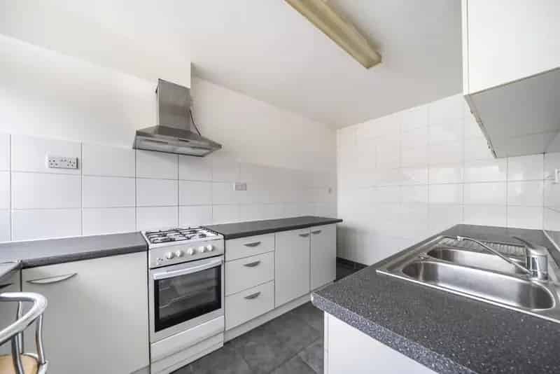 Three Bedroom Maisonette Near Christchurch Road