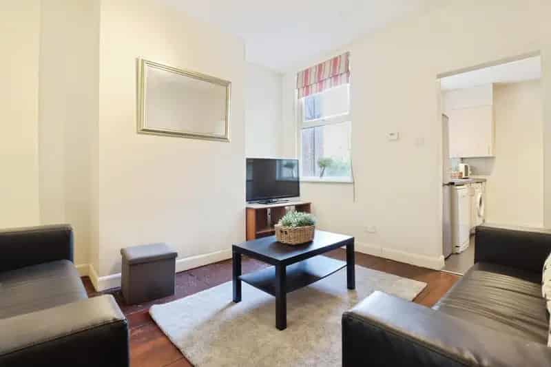 4 Bedroom House For Sale Near Sheffield Station