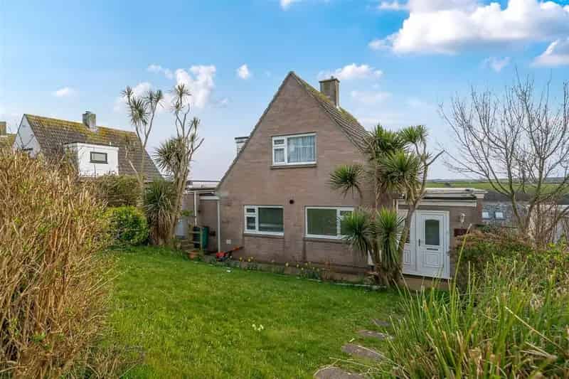 5 Bedroom Detached Bungalow for Sale
