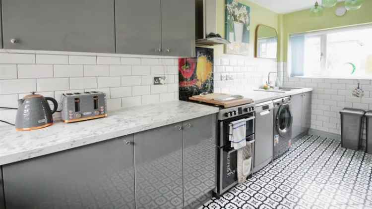 3 Bedroom Semi-Detached House to Rent