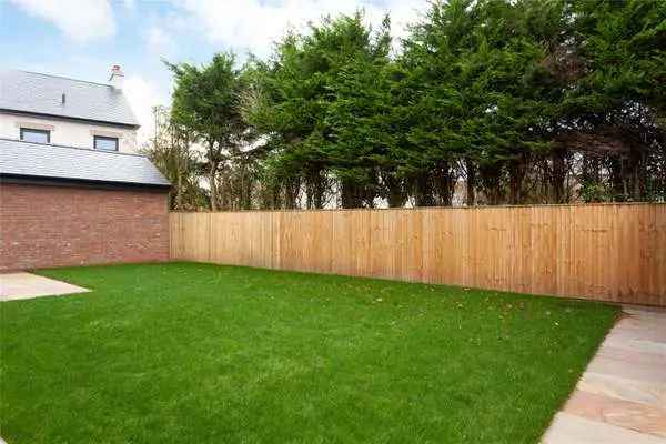 Luxury 4-Bedroom Eco House with Garden and Garage