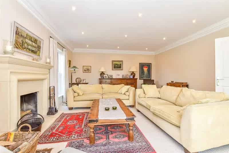 6 Bedroom Detached House for Sale East Sutton