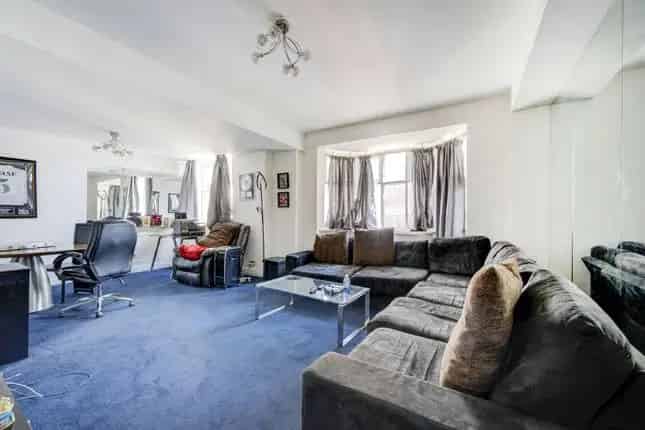 2 Bed Flat Opposite Harrods South Kensington SW3