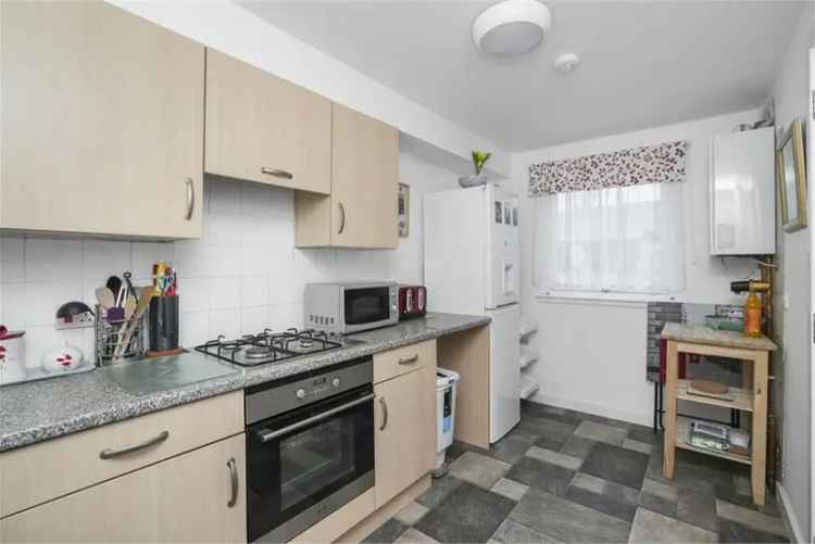 2 Bed Flat - Ground Floor with 1 Reception Room