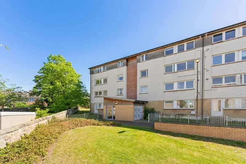 2 Bedroom Flat for Sale near Edinburgh City Bypass
