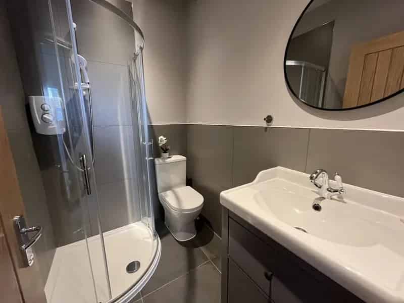 1 Bedroom Ground Floor Garden Flat