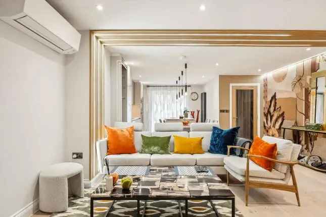 Chelsea Terraced House for Sale - 4-Storey, Modern Design, Roof Terrace