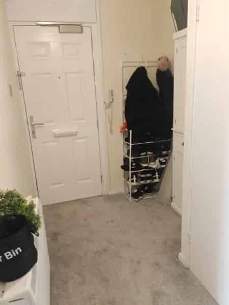 2-Bedroom Flat Near Schools and Shops