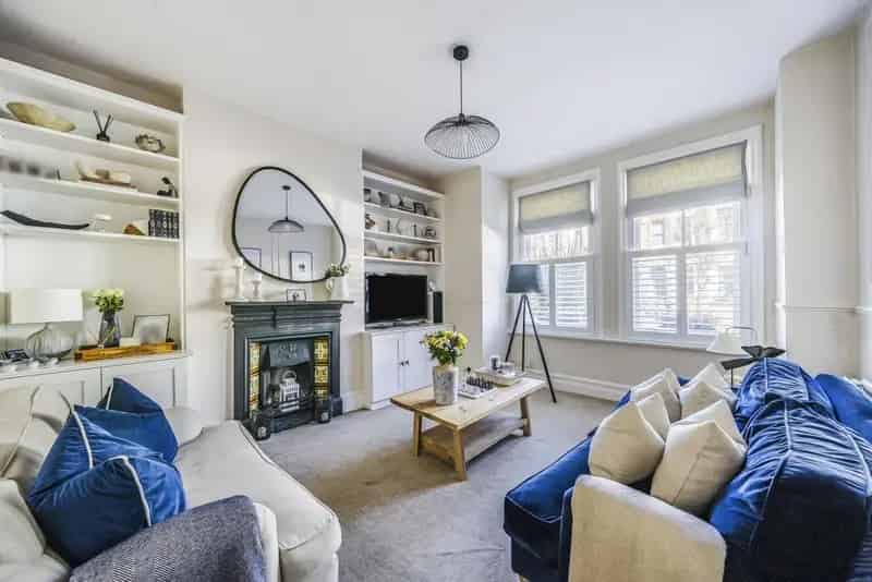 2 Bedroom Maisonette with Private Garden High Ceilings Period Features
