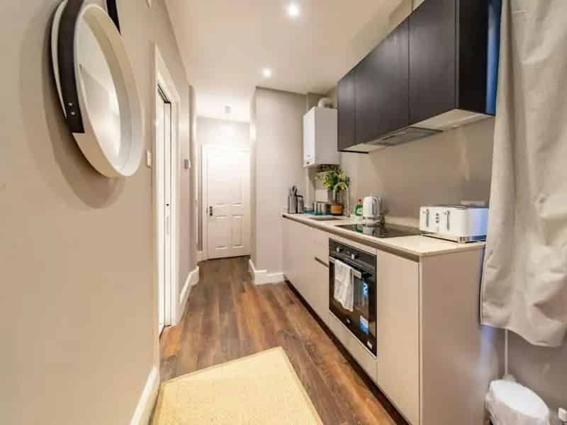 Modern Studio Flat near Brighton Seafront and Royal Alex Hospital