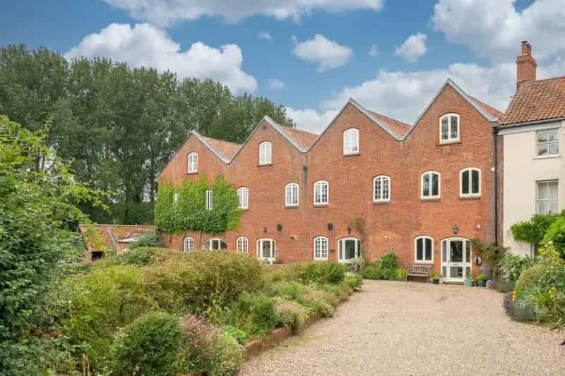 4 Bedroom Converted Mill House with River Views and Sauna