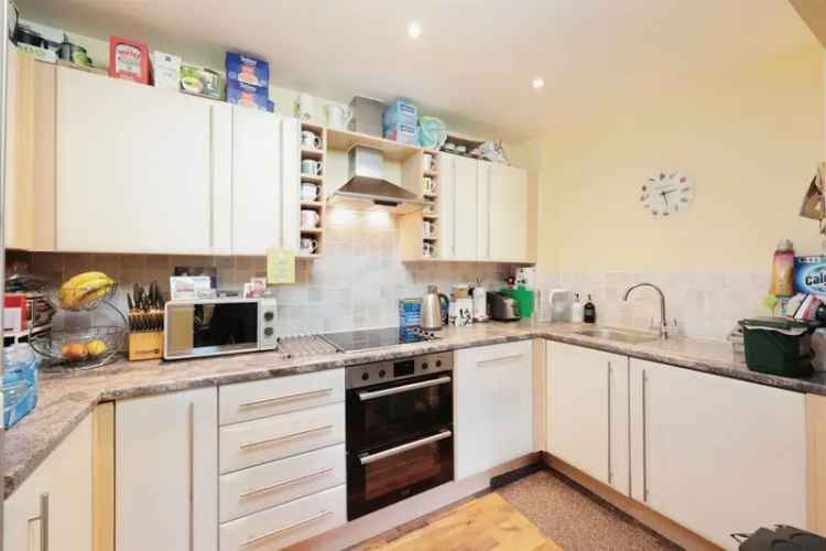 Elegant 2-Bed Flat Nascot Wood Watford Close to Station