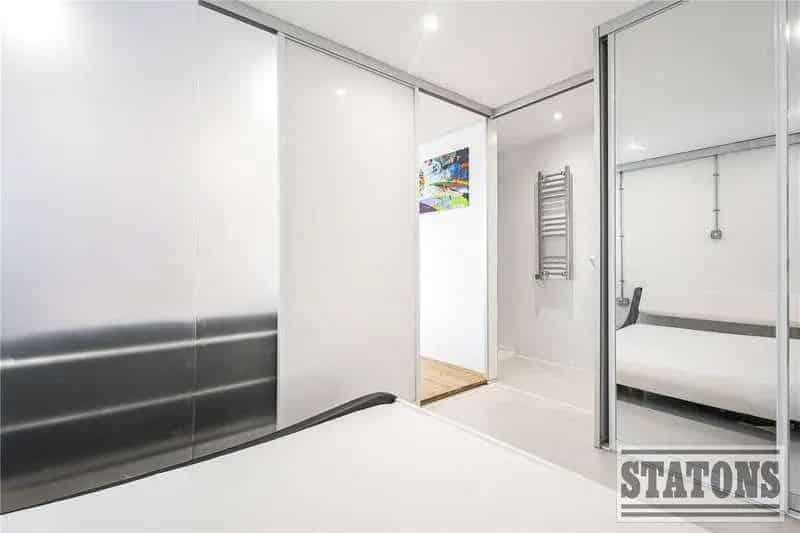 1 Bed Flat for Sale NW7 - Modern Apartment with Parking