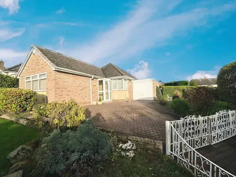 2 bedroom Bungalow
Sold STC