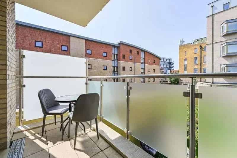 1 Bed Flat for Sale Near Mile End Park