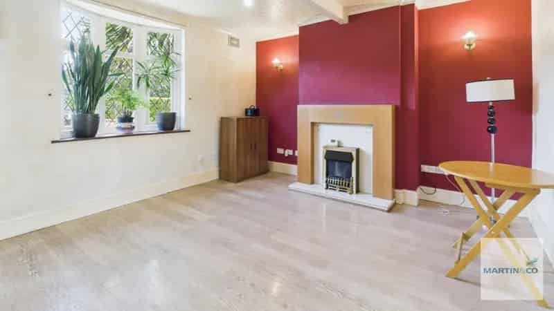 3 Bedroom Semi-Detached House For Sale Chain Free Large Garden