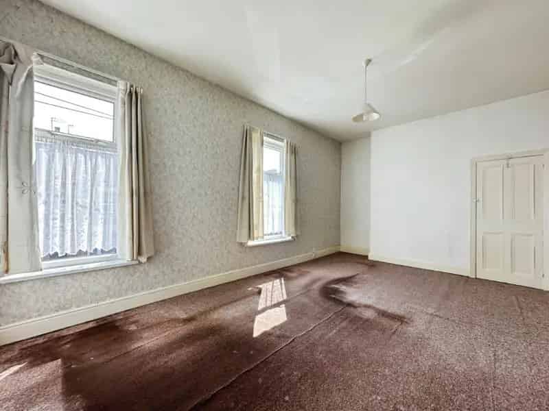 3 Bed Mid Terrace House For Sale No Onward Chain