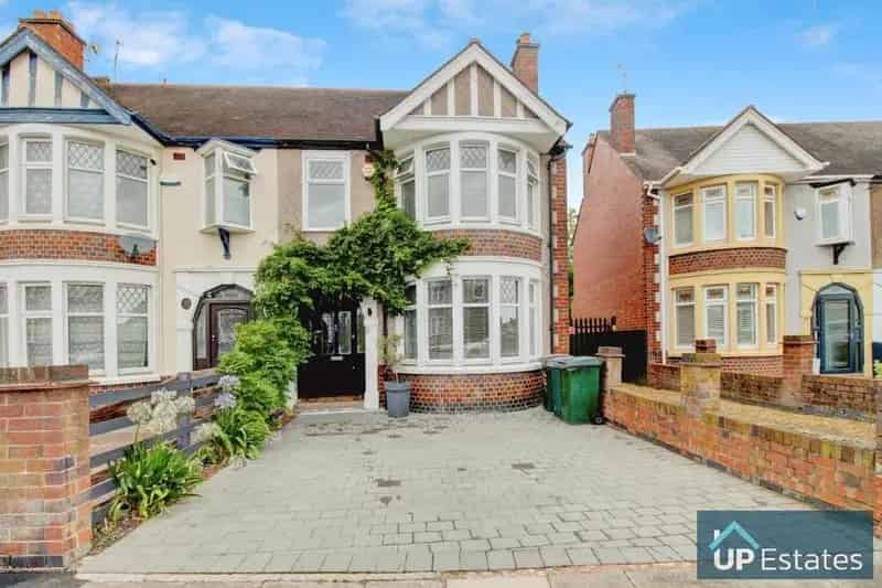 3 Bedroom End Terrace House for Sale - Poets Corner