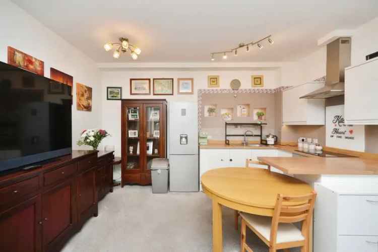 Spacious Peacehaven Apartment with Sea Views - Long Lease