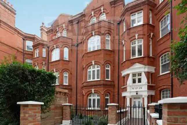 Flat to rent in King Street, London W6