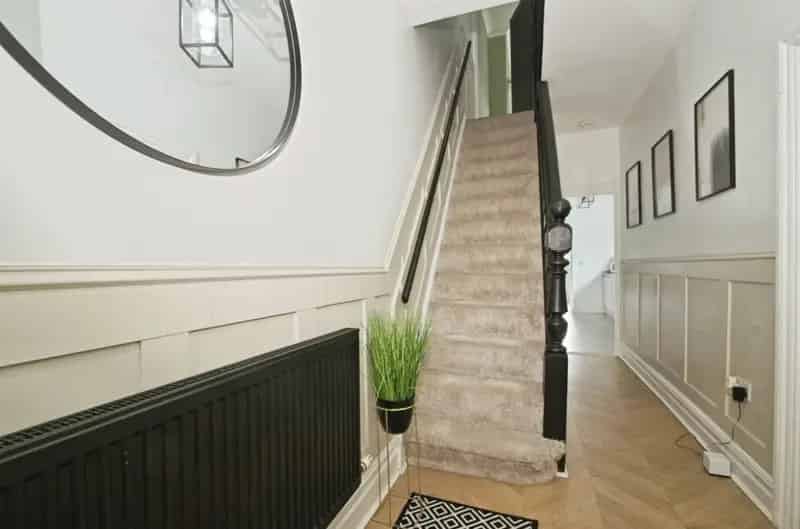 4 Bedroom Semi-Detached House Near Transport and Amenities