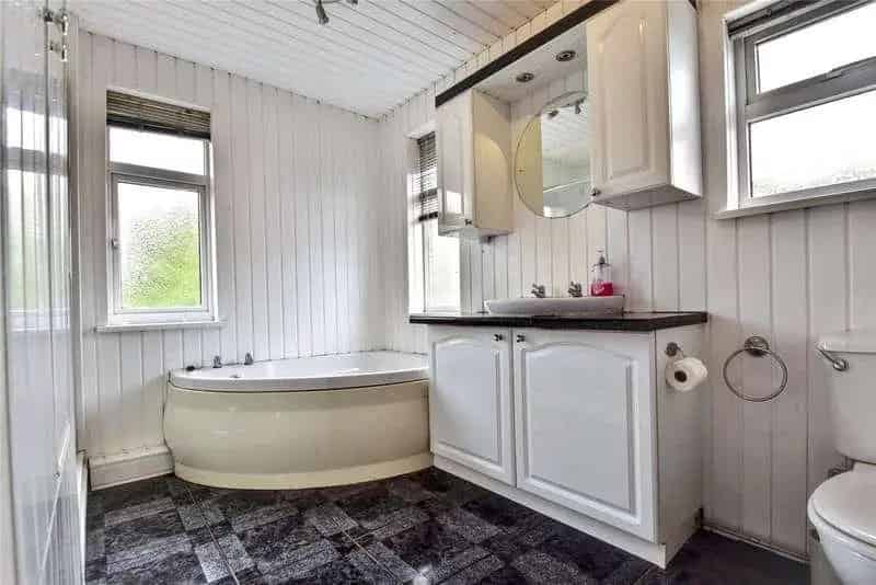 4 bed house for sale