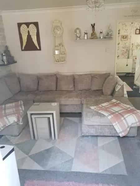 2 Bedroom House Near Gatwick Airport